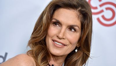 Cindy Crawford’s 10-Minute ’90s Supermodel Makeup Routine Includes This $13 Mascara