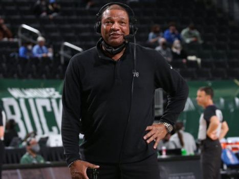 《2024-25 X-Factor》密爾瓦基公鹿 — Doc Rivers:介於人和以及Mike Budenholzer之間的尷尬存在 - NBA - 籃球 | 運動視界 Sports Vision