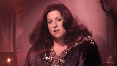 Mama Cass: What Really Happened to the Powerhouse Mamas & the Papas Vocalist