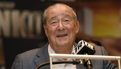 Bob Arum buscará que Christian Mbilli pelee con Canelo Álvarez o David Benavídez: “No tiene miedo” - La Opinión