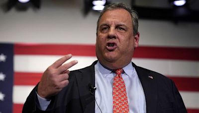 Chris Christie afirma que Joe Biden es "estúpido" al no llamarlo para solicitarle su apoyo - La Opinión