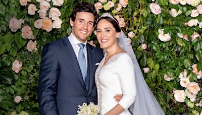 Recordamos los cuatro looks de novia de Tamara Falcó al cumplirse un año de su boda