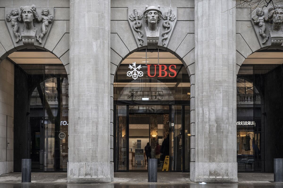 UBS Enters Debt Swap Market That Was Pioneered by Credit Suisse