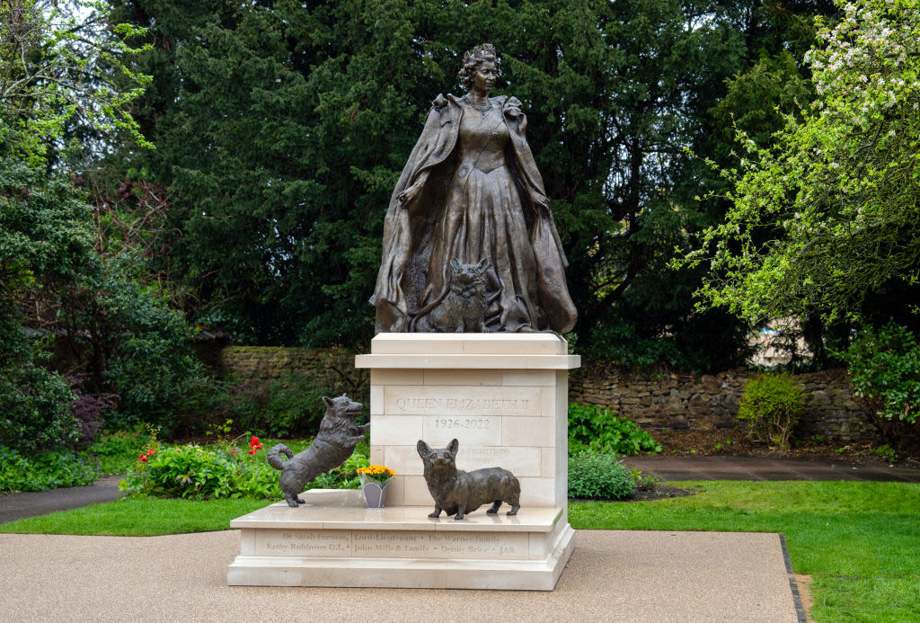 First Queen Elizabeth II Memorial Statue Unveiled, with a Smile and Three Corgis, in England