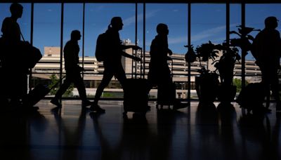 Prevén récord de viajeros por el 4 de julio en aeropuertos y carreteras