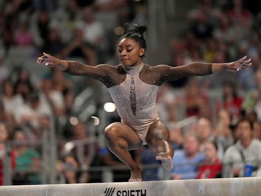 Simone Biles atrapa su 9no título nacional y da aliento a la campeona olímpica Sunisa Lee