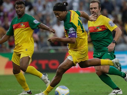 Ronaldinho stars in charity match to raise funds for Brazil floods victims