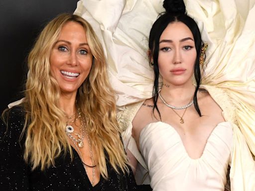 Noah Cyrus addresses Tish Cyrus, Dominic Purcell love triangle rumors