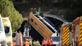 La complicada maniobra de seis horas para retirar el autobús accidentado en Tordera