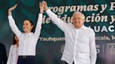 AMLO contento de entregar banda presidencial a Sheinbaum