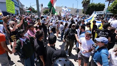 Pro-Palestinian protest outside LA synagogue criticized as ‘antisemitic’ after street fights with pro-Israel protesters