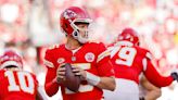 Patrick Mahomes has 321 yards, three TDs at half; Chiefs up 24-17