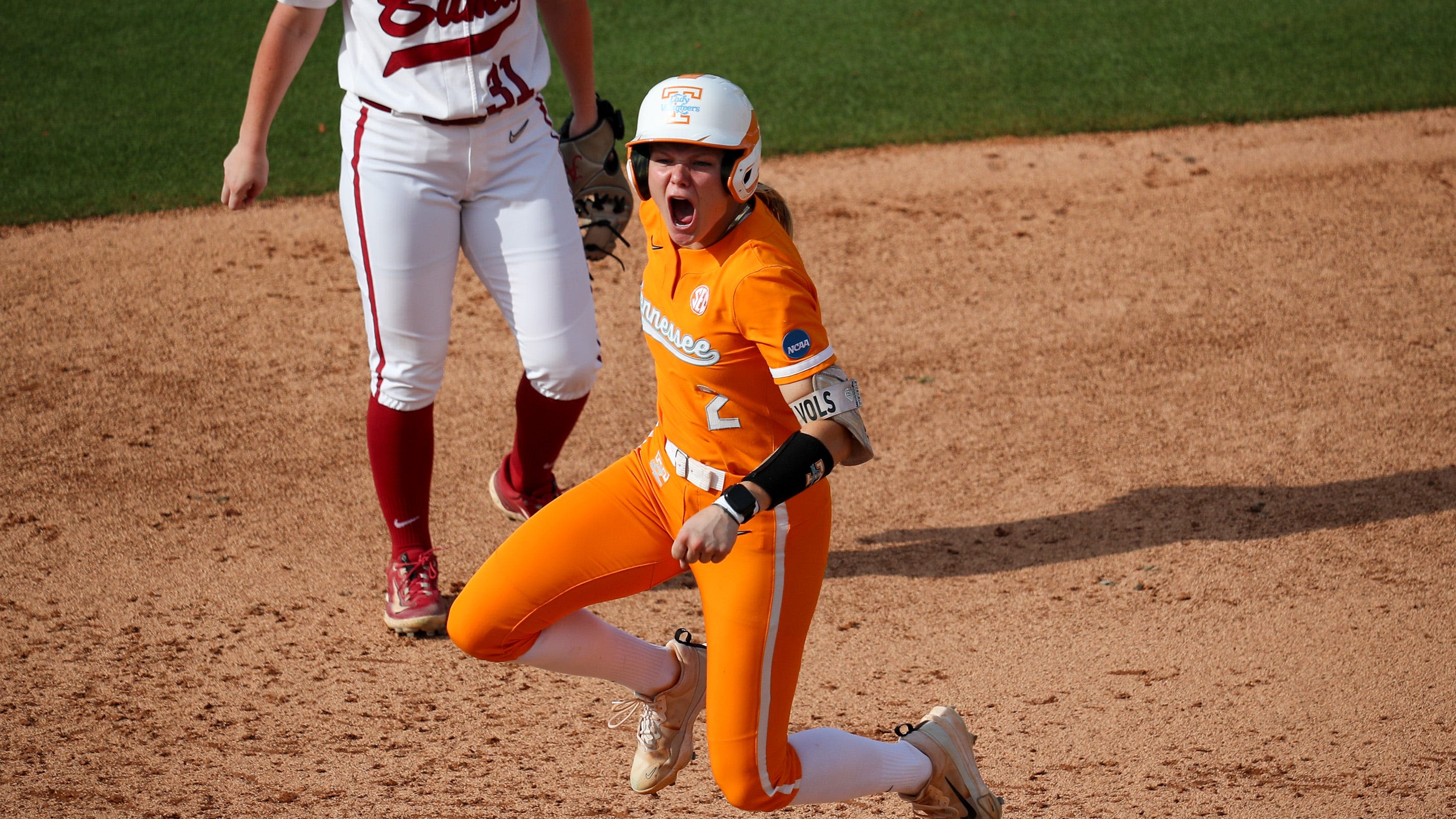 Laura Mealer's home run puts Tennessee softball one win from WCWS after beating Alabama