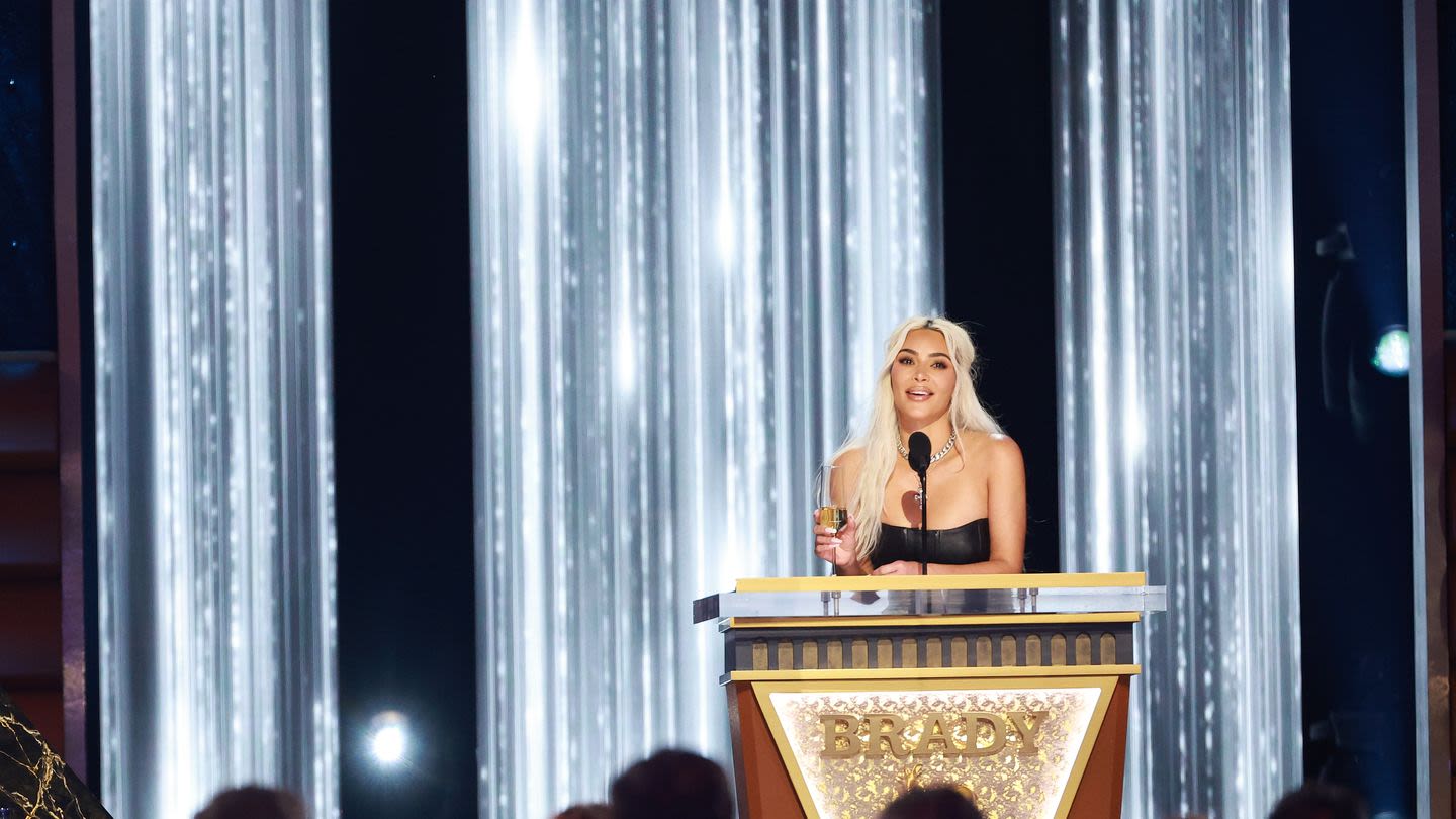 Nikki Glaser Just Revealed the Real Reason Kim Kardashian Was Booed at Tom Brady’s Netflix Roast