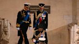 El príncipe Andrés, recupera el uniforme militar tras la retirada de sus títulos castrenses