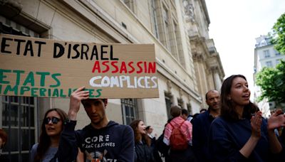 France bans Israeli companies from weapons exhibition