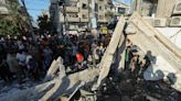 Funcionarios sanitarios palestinos aseguran que ataque israelí contra escuela de Gaza dejó al menos 16 muertos - La Tercera