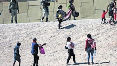 Retira Guardia Nacional a migrantes de la orilla del río