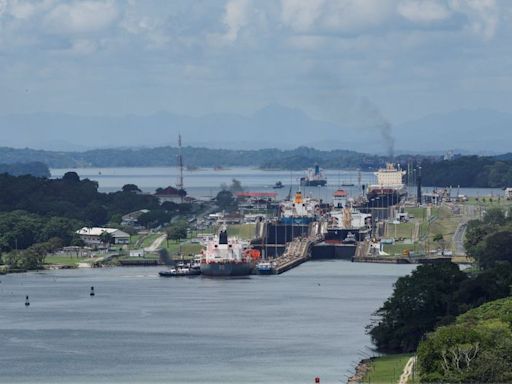 Canal de Panamá aumenta calado máximo autorizado para buques ante llegada de lluvias