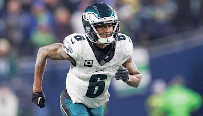 Eagles' DeVonta Smith has no regrets signing before WR market burst: 'Can't be counting the pockets of others'