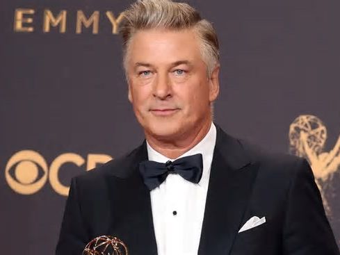 Alec Baldwin confesó que consumía cocaína a diario a lo largo de dos años: “esnifé una línea de aquí hasta Saturno”