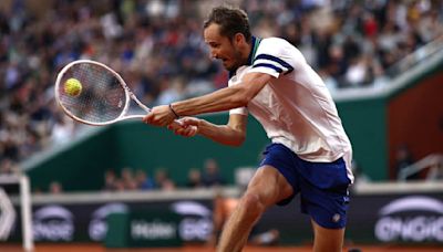 Medvedev y Sabalenka ganan este jueves en Roland Garros en un día amenazado por lluvia