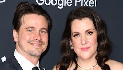Why Melanie Lynskey Didn't Know She Was Engaged to Jason Ritter for 3 Days - E! Online