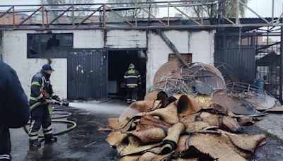 Alcaldía Álvaro Obregón sofoca incendio en bodega