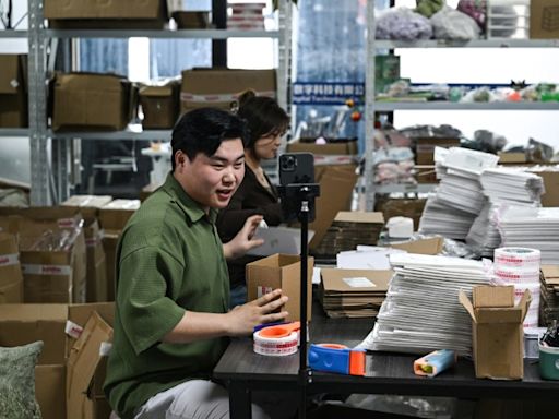 Young Chinese seek alternative jobs in shifting economy