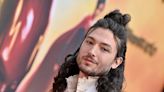 Ezra Miller reaparece en público por primera vez en un año e inicia su proceso de redención