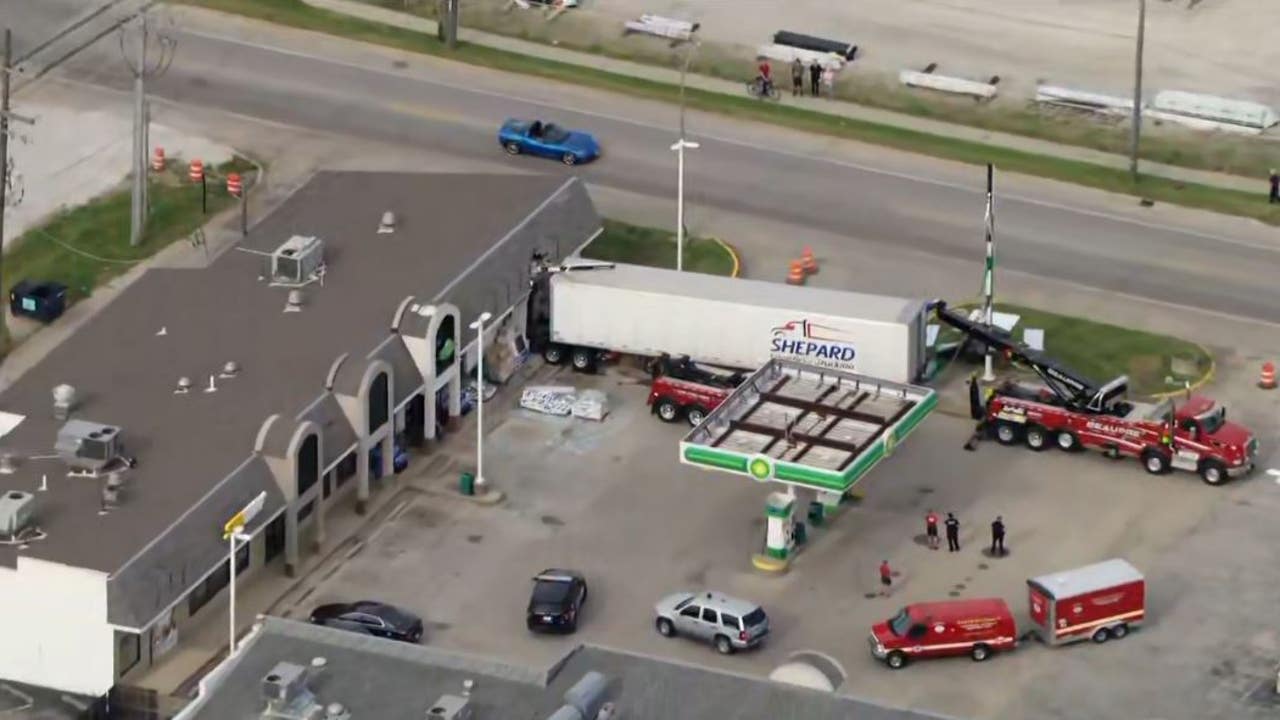 Semi-truck crashes into gas station in far south suburbs