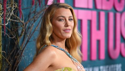 Blake Lively rend hommage à Britney Spears en portant la même robe que la chanteuse 20 ans après