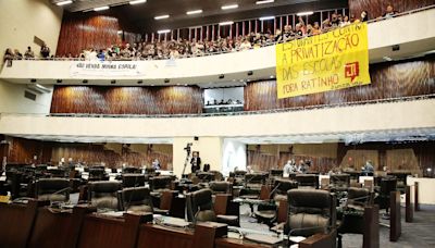Terceirização da gestão de colégios públicos no Paraná: veja como cada deputado votou