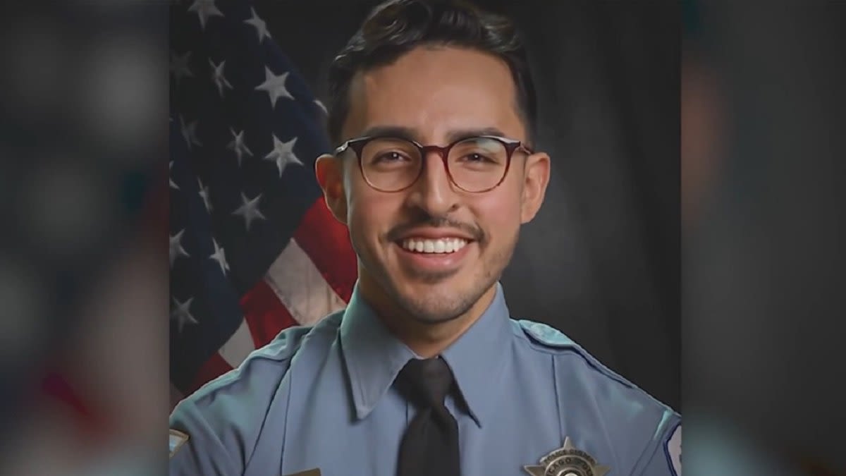 Illinois flags ordered at half-staff ahead of funeral for fallen CPD officer Luis Huesca