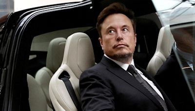 Elon Musk vai à China em meio a uma guerra de preços do carro elétrico