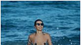 Isabeli Fontana posta de topless em Miami e ganha elogios dos fãs: 'Deusa'
