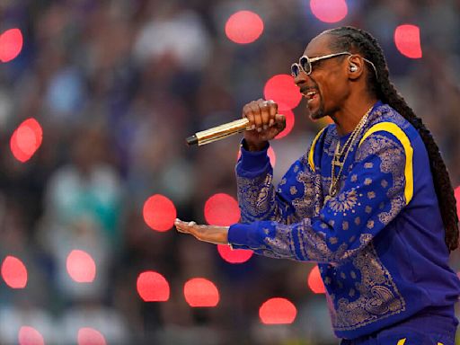Snoop Dogg gets his own college football bowl game