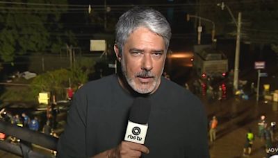 William Bonner apresenta o Jornal Nacional em Porto Alegre e se emociona ao falar de tragédia