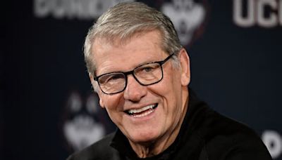 U.S. Basketball Writers Association will name women's coaching award after UConn's Geno Auriemma