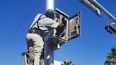 Realizan mantenimiento a semáforos de Gómez Palacio