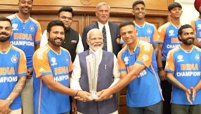 PM Modi shares hearty laughter with Rohit, Kohli, Dravid, poses for photos with India's T20 World Cup champions