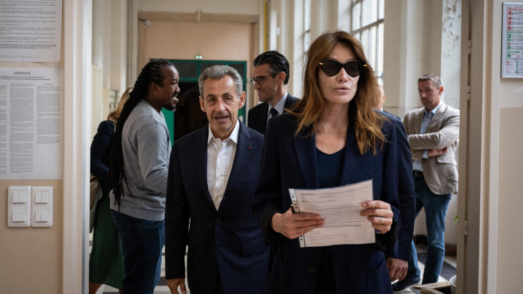 Bruni-Sarkozy charged with witness tampering in cash for husband's campaign case