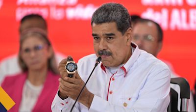 Maduro volvió a fustigar a Milei y recordó a Maradona con un reloj que le regaló el crack: “Su fuerza está con nosotros”