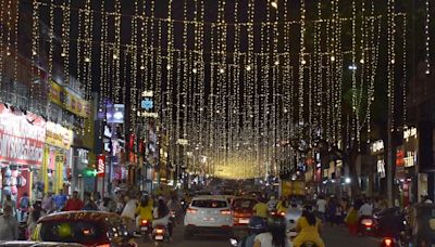 Traffic ban on D. Devaraj Urs Road reversed after protest