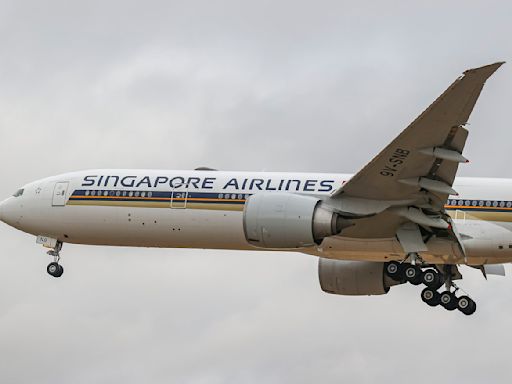 1 dead, multiple injured after Singapore Airlines flight encounters 'severe turbulence'