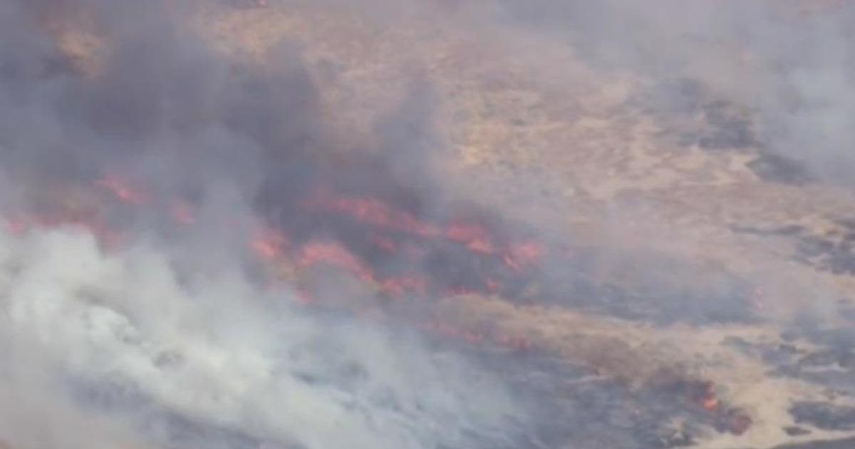 Columbia Fire threatens homes in northern LA County, burns about 350 acres