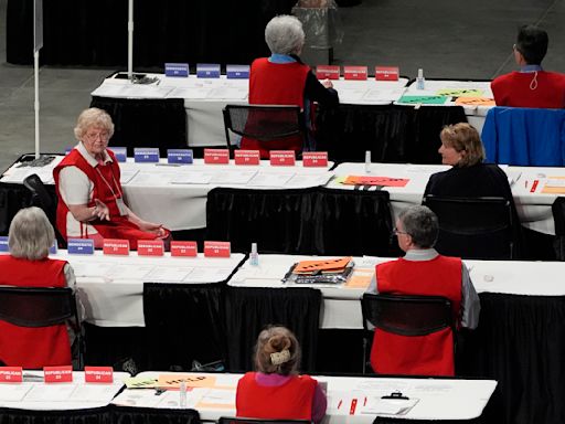 Live updates: Election results roll in after polls close across Maine