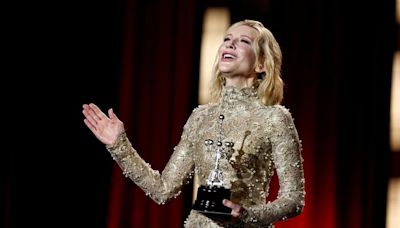 Cate Blanchett recibe su Premio Donostia celebrando “una vida creativa llena de dudas”