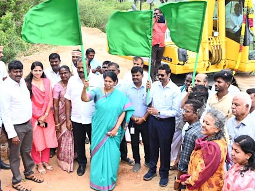 Kanimozhi flags off desilting work to ensure free flow in Tamirabharani water