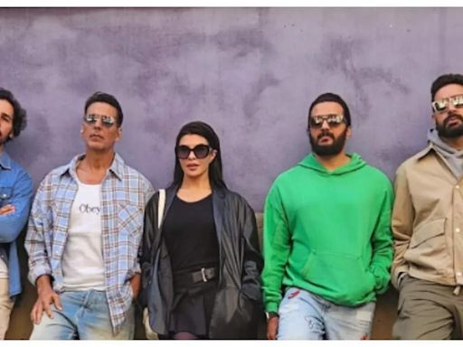 Akshay Kumar, Abhishek Bachchan and 'Housefull 5' team continue to shoot despite sea storm: Report | Hindi Movie News - Times of India